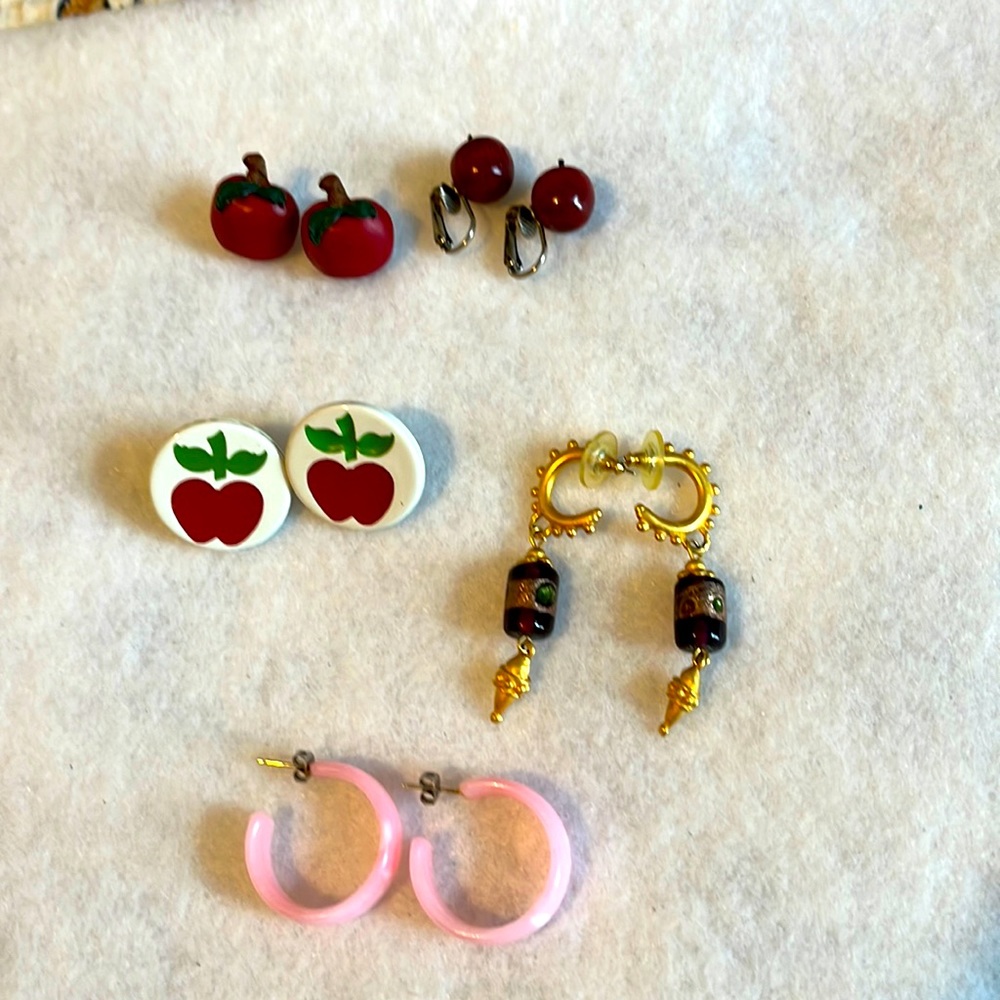 Set of 5 pairs of earrings
